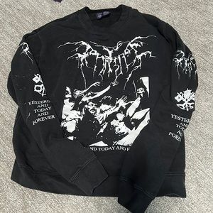 prayingg metal crewneck